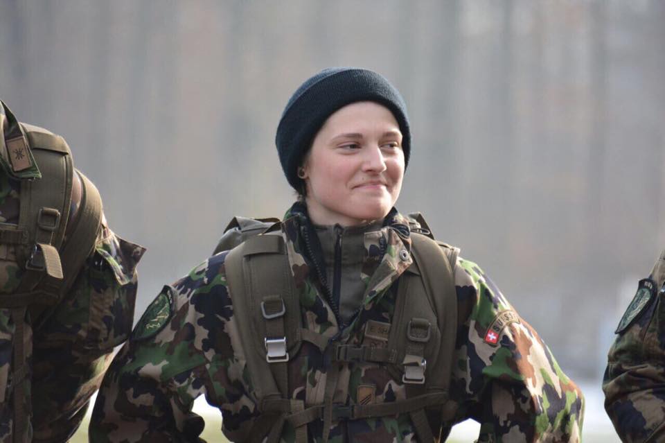 Erleta, la première femme albanaise officière dans l`armée suisse - Albinfo