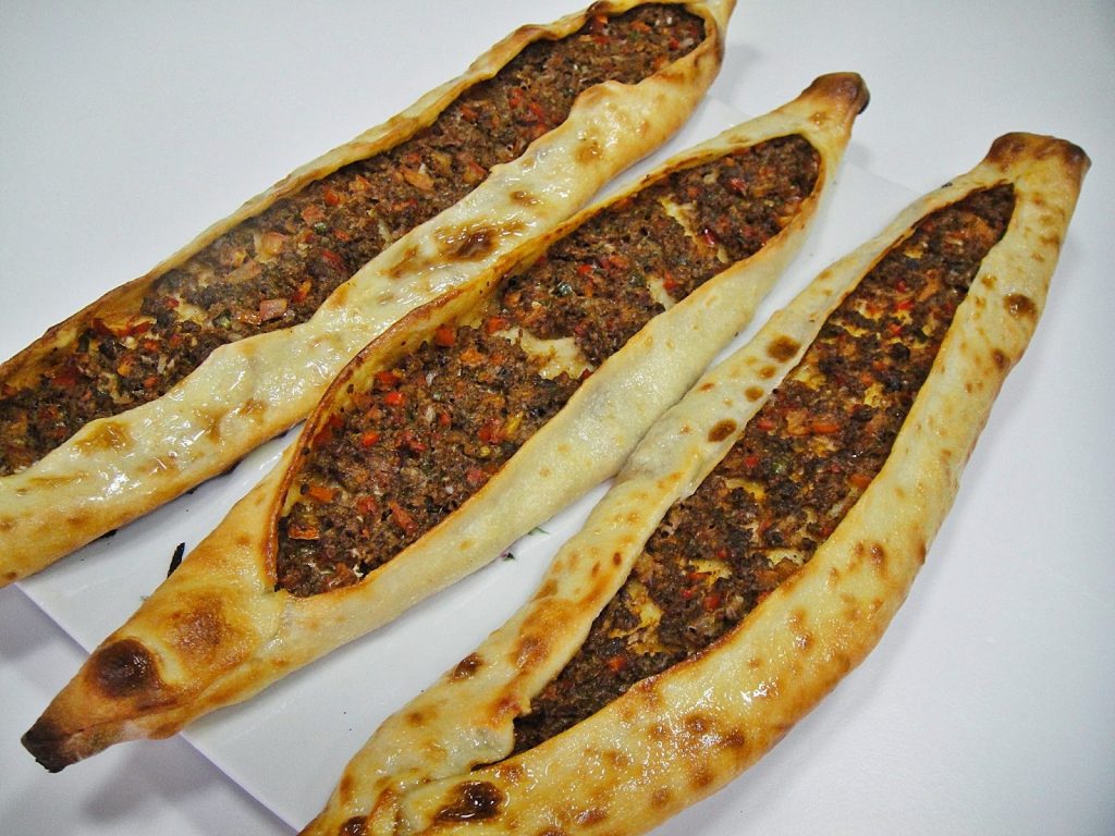 PIDE ME MISH TË GRIRË