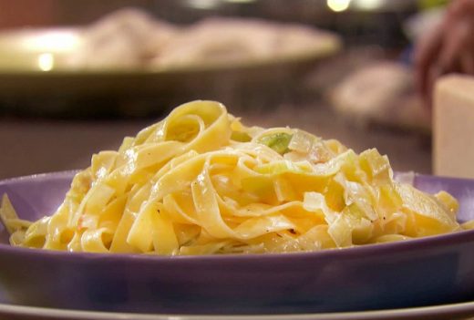 Makarona me vezë dhe qepë