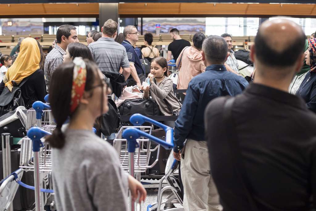 Fluks i madh udhëtarësh në Aeroportin e Cyrihut  priten deri në 110 mijë pasagjerë