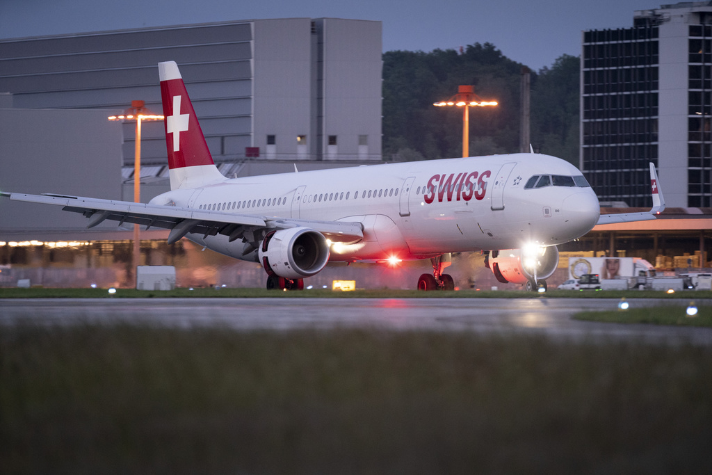 Aeroporti i Cyrihut akuzohet për shkeljen e rregullave të fluturimeve gjatë natës