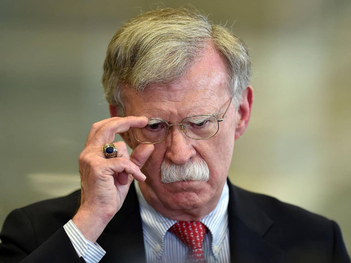Bolton paralajmëron Zvicrën   Shmangni kontaktet e tepërta me Trumpin 