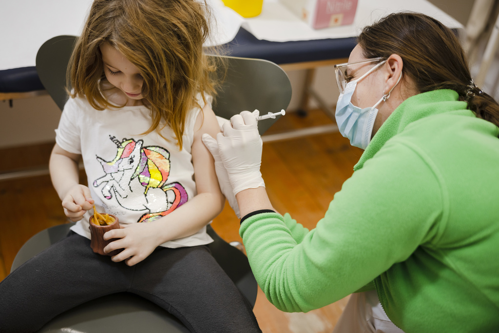 Zvicra i jep dritën jeshile vaksinës Moderna për fëmijet 6-11 vjeç