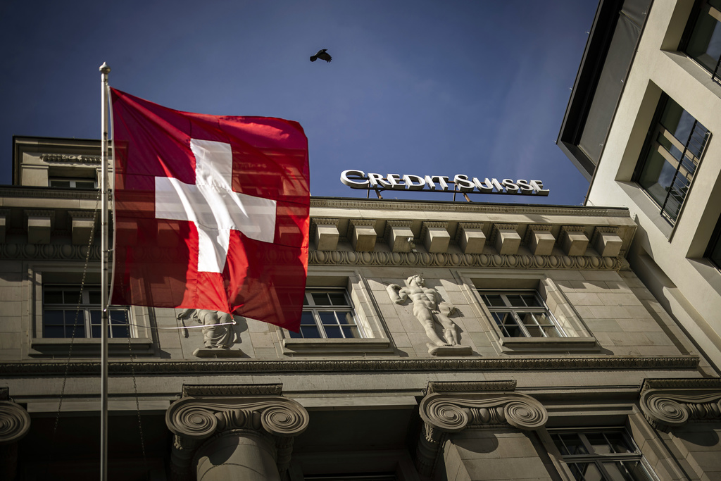 Zvicra synon të kufizojë bonuset e bankierëve pas kolapsit të Credit Suisse