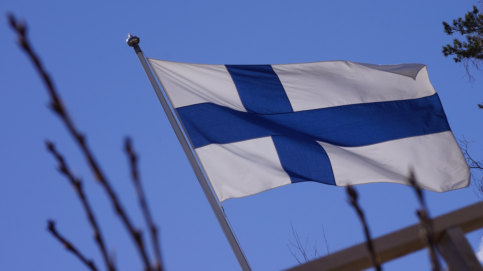 Finlanda përfundon gardhin 200 kilometra në kufirin me Rusinë