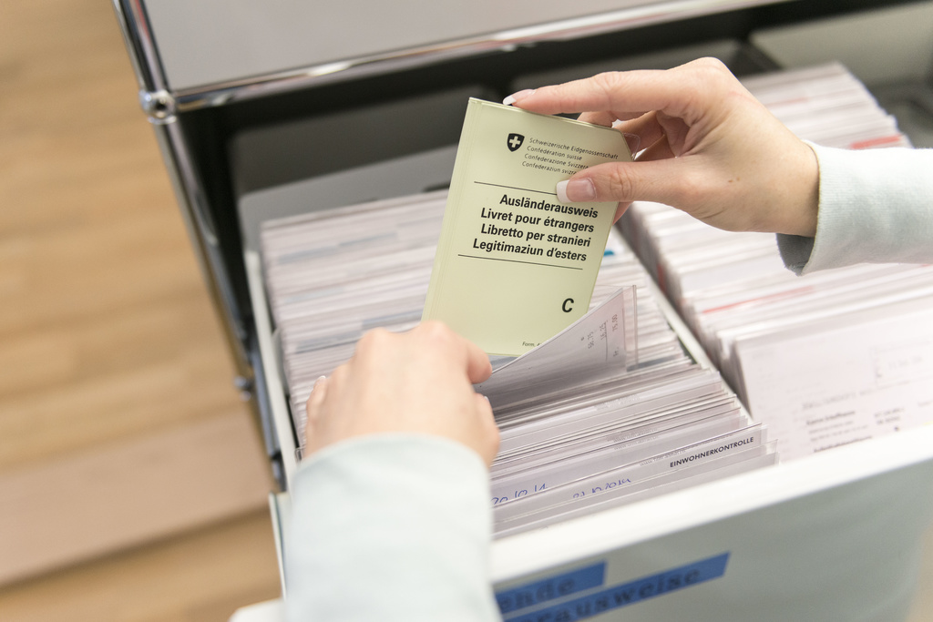 Parlamenti zviceran kërkon të ashpërsojë rregullat e azilit