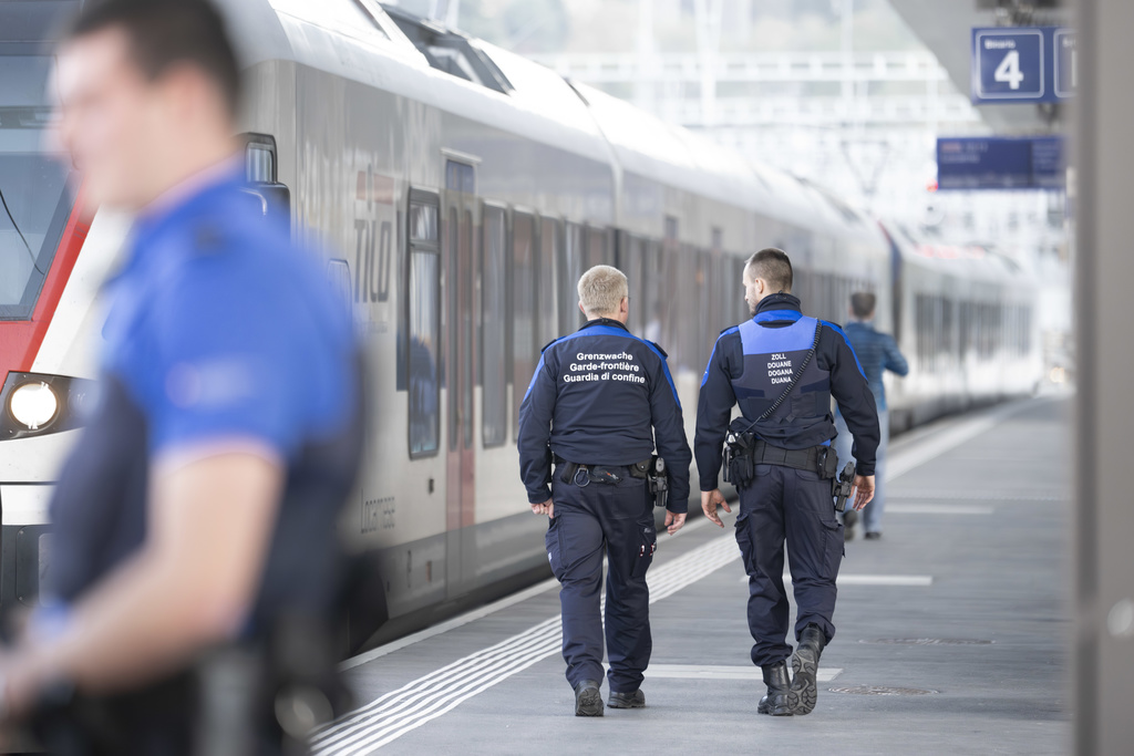 Zvicër  Kontrolle të shtuara kufitare në kufirin jugor