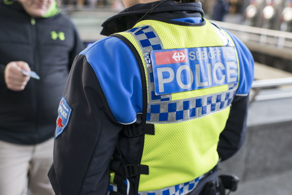 Pasaporta zvicerane mbetet e detyrueshme për punën në polici në rajonin e Basel it