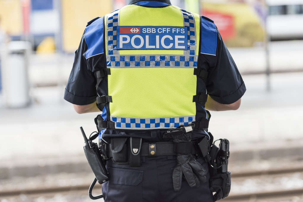 Gjenevë  Një grup francez i dyshuar për mashtrime me policë dhe bankierë të rremë