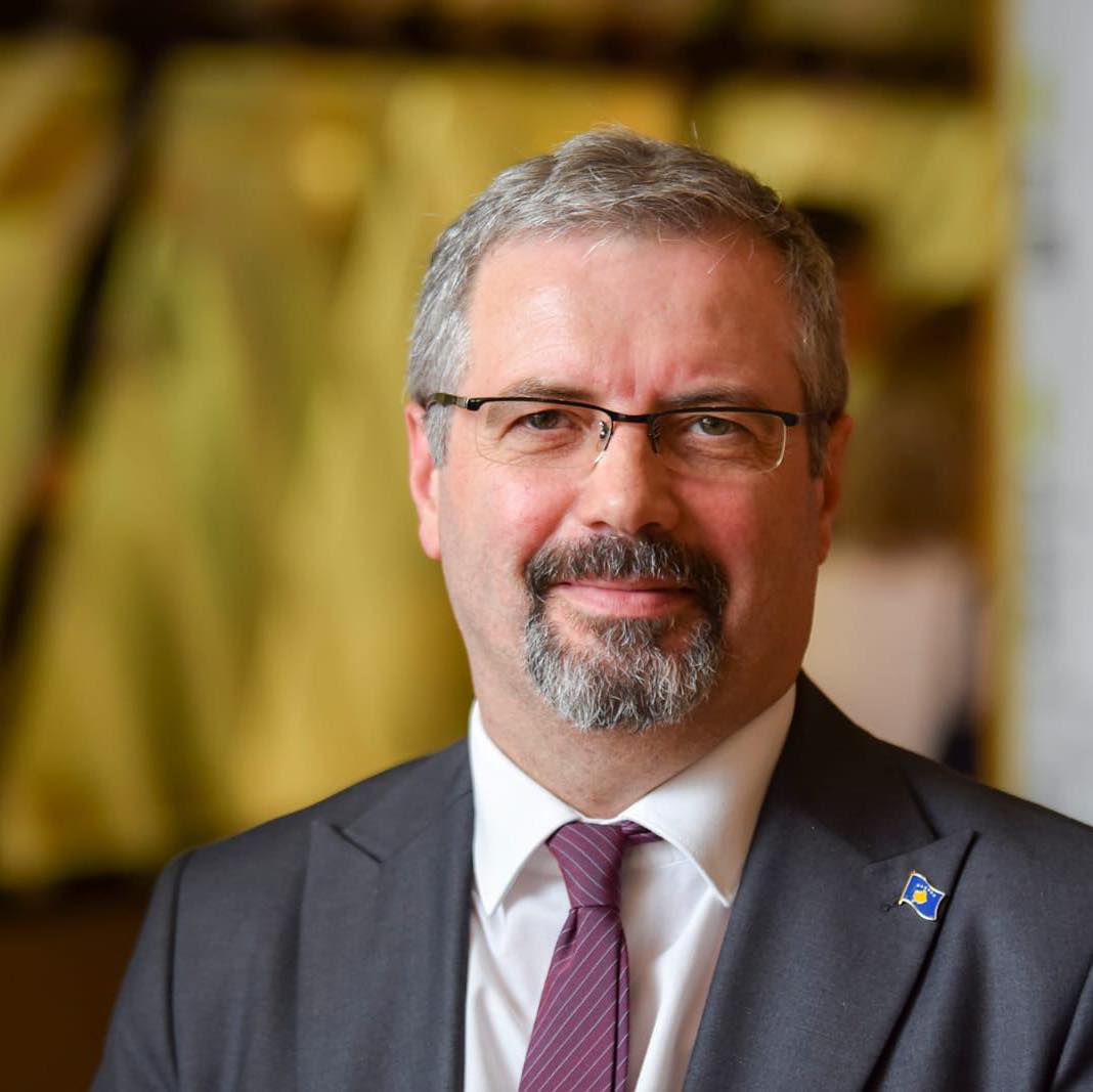 Ambasadori i Kosovës në Bruksel Agron Bajrami emërohet kryenegociator në dialogun teknik me Serbinë
