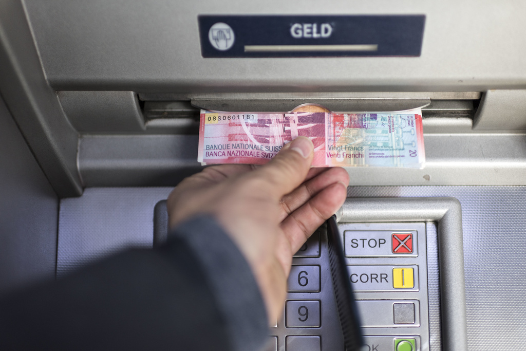 Besimi tek bankat zvicerane bie  kritikat për fitimtarinë dhe qëndrueshmërinë rriten