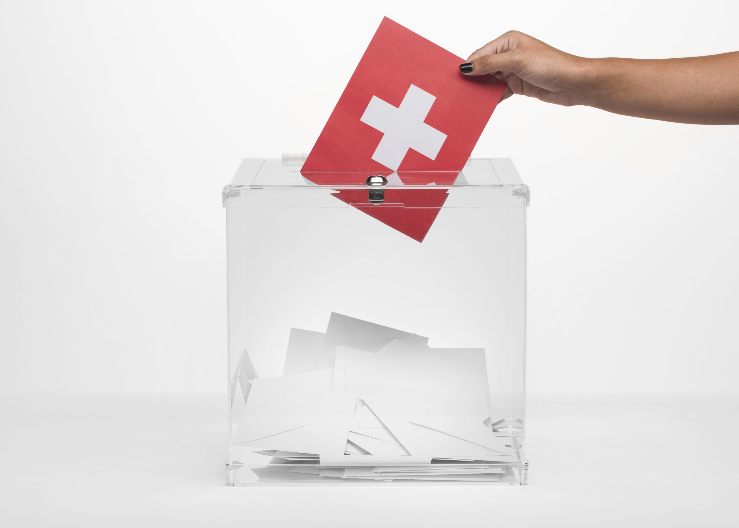 Zvicër  Rekord shpenzimesh në fushatat për dy referendume