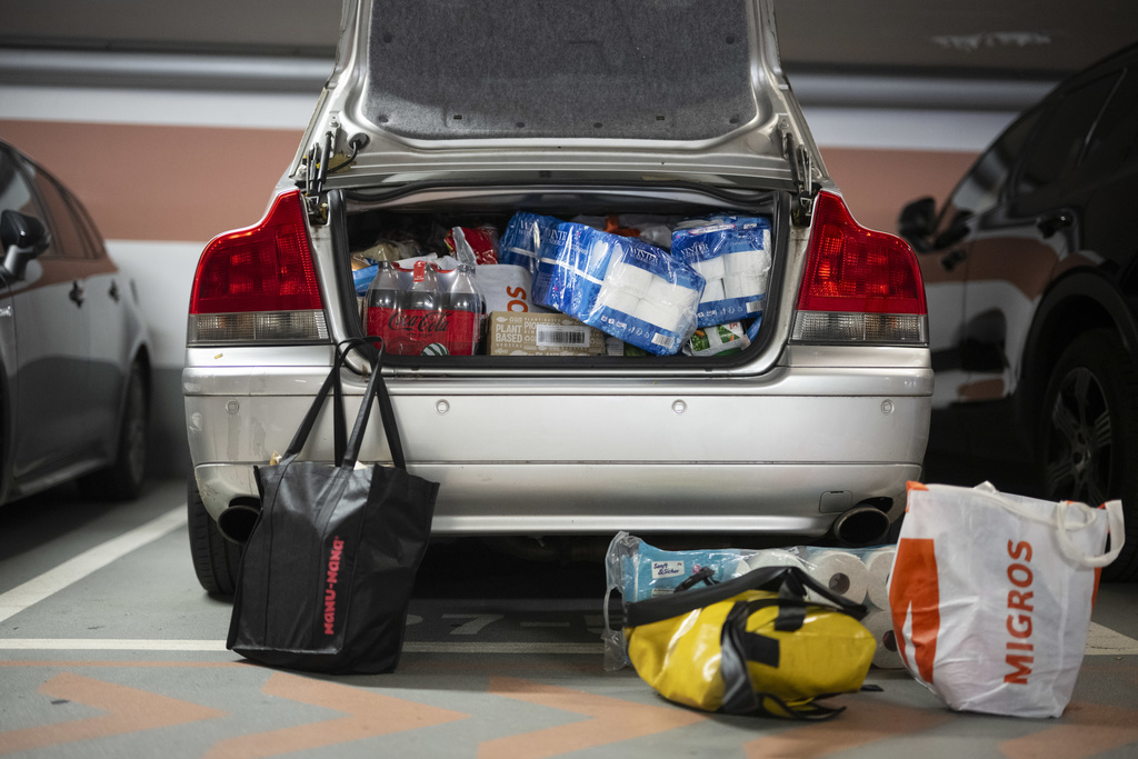 Turizmi i blerjeve mbetet i fortë pavarësisht kufizimeve doganore