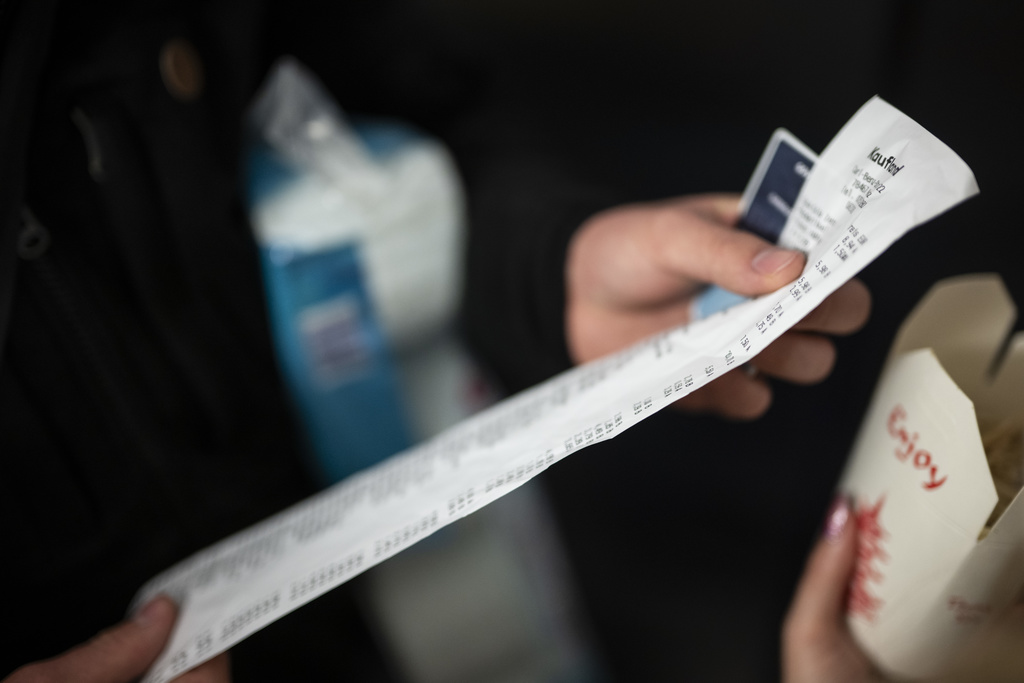 Shqiptarët kanë probleme me pagesat e faturave mujore