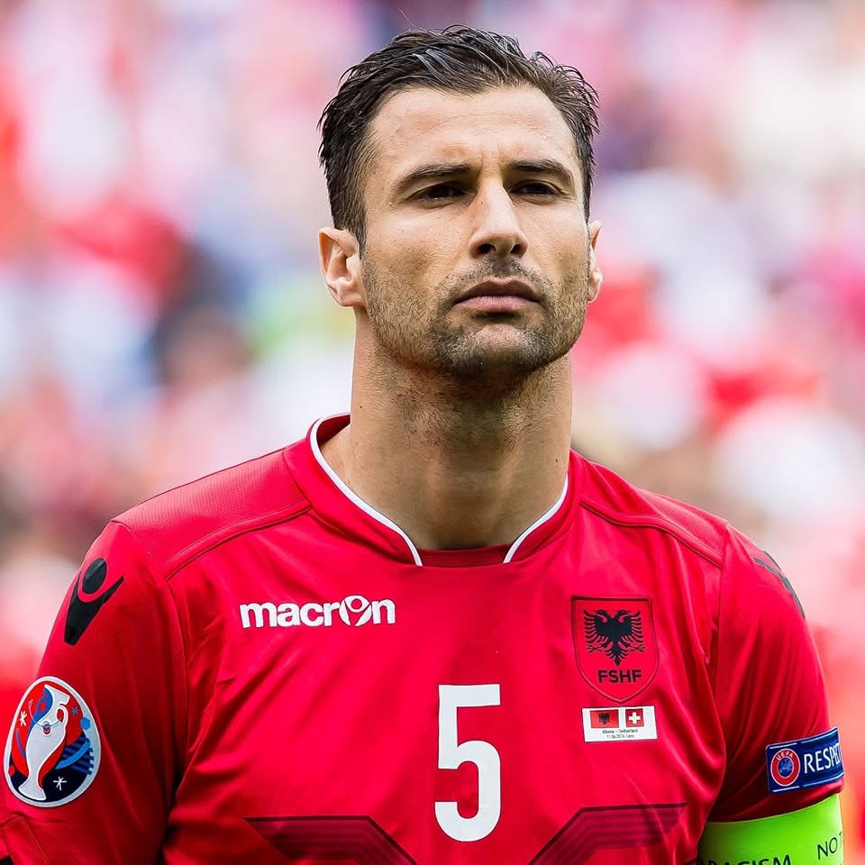 Lorik Cana rrëfen rrugëtimin drejt futbollit  Refuzimi i vizës për Arsenalin dhe prova që i ndryshoi jetën te PSG