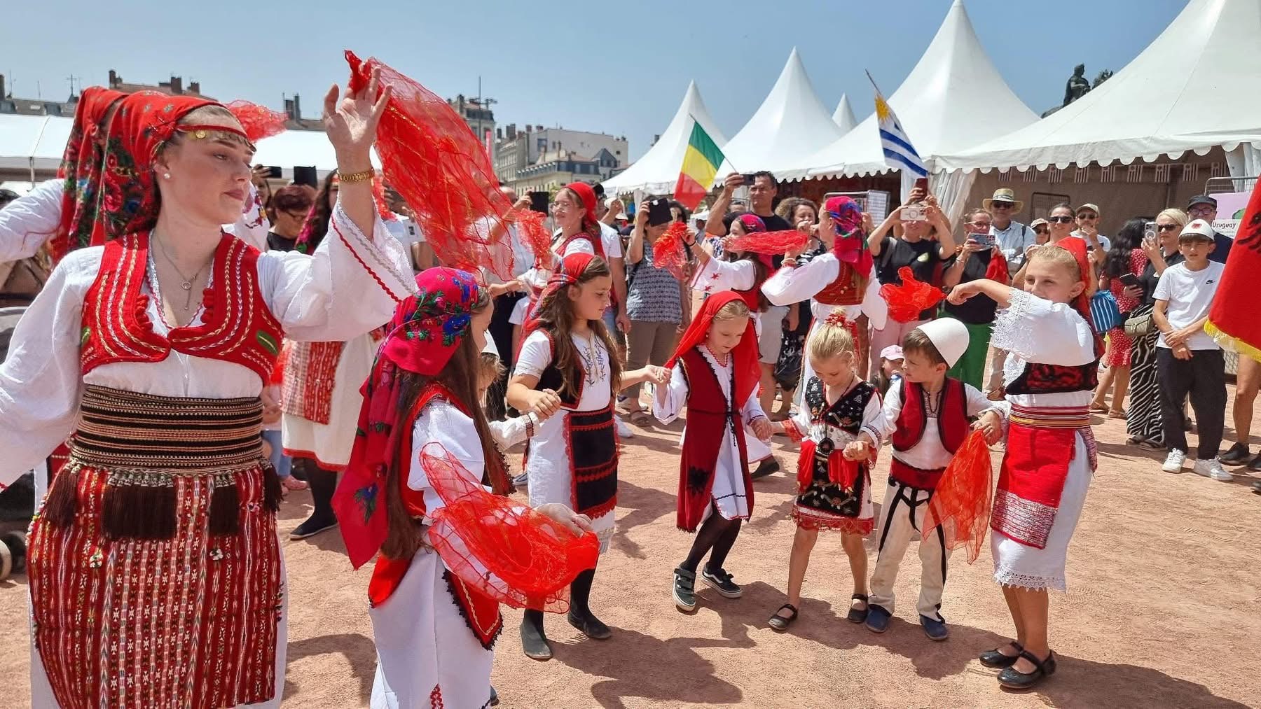 Lyon: Shoqëria Kulturore-Artistike “Ilirët” dhuron emocione me këngë e valle shqipe
