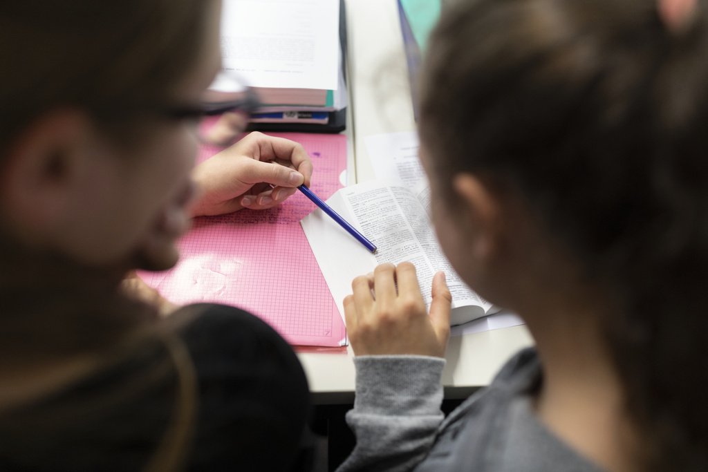 Të djathtët kërkojnë një kufizim në numrin e nxënësve të huaj në shkollat zvicerane