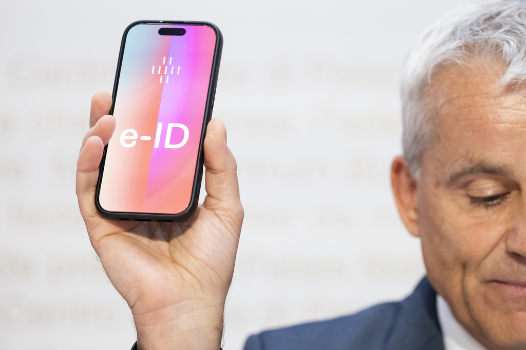 Zvicra shtyn lansimin e identitetit elektronik për arsye sigurie