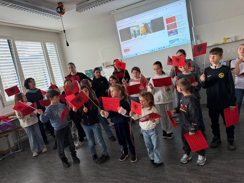 Shkolla Shqipe Ostermundigen Bern po zhvillon provat për festën e 28 Nëntorit