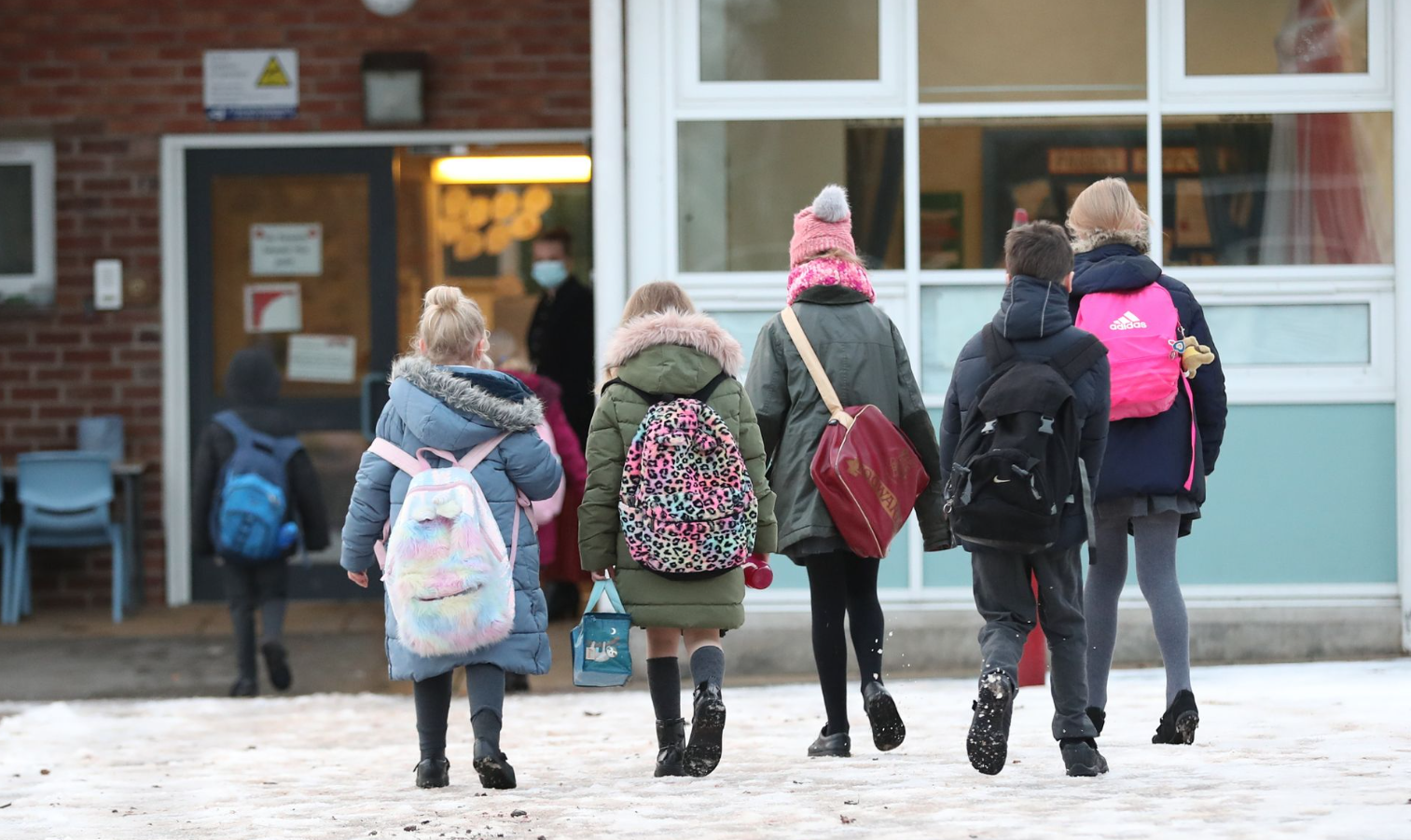 Zjarr në shkollën e Lozanës  500 fëmijë u evakuan  katër të lënduar lehtë nga tymi