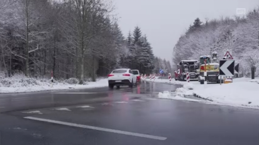 Bora shkakton mbylljen e autostradës A12 dhe kaos në rrugët rreth Vevey t