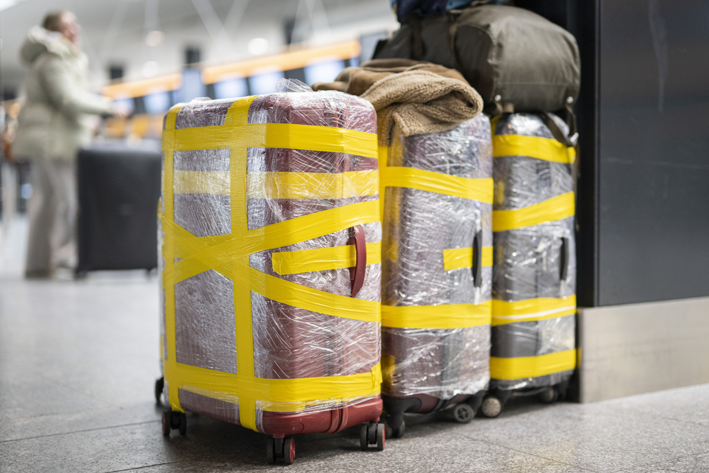 Probleme në Aeroportin e Cyrihut pas ndërprerjes së rrymës  bagazhet mbeten prapa