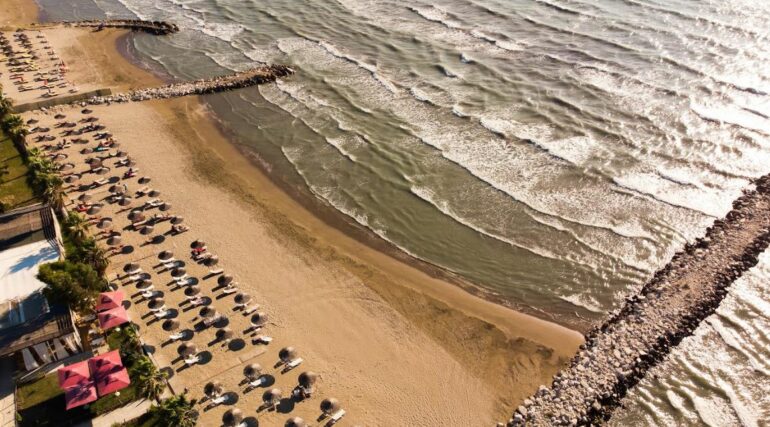 Turizmi në rritje po transformon bregdetin shqiptar