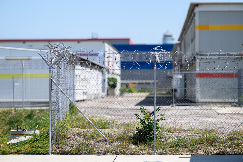 Zvicra shqyrton azilin jashtë vendit  por zbatimi mbetet sfidë