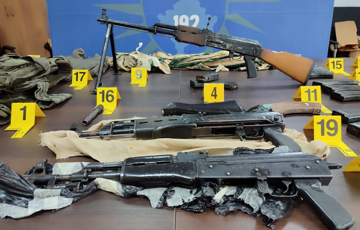 Konfiskohen municion e pajisje ushtarake në Leposaviq