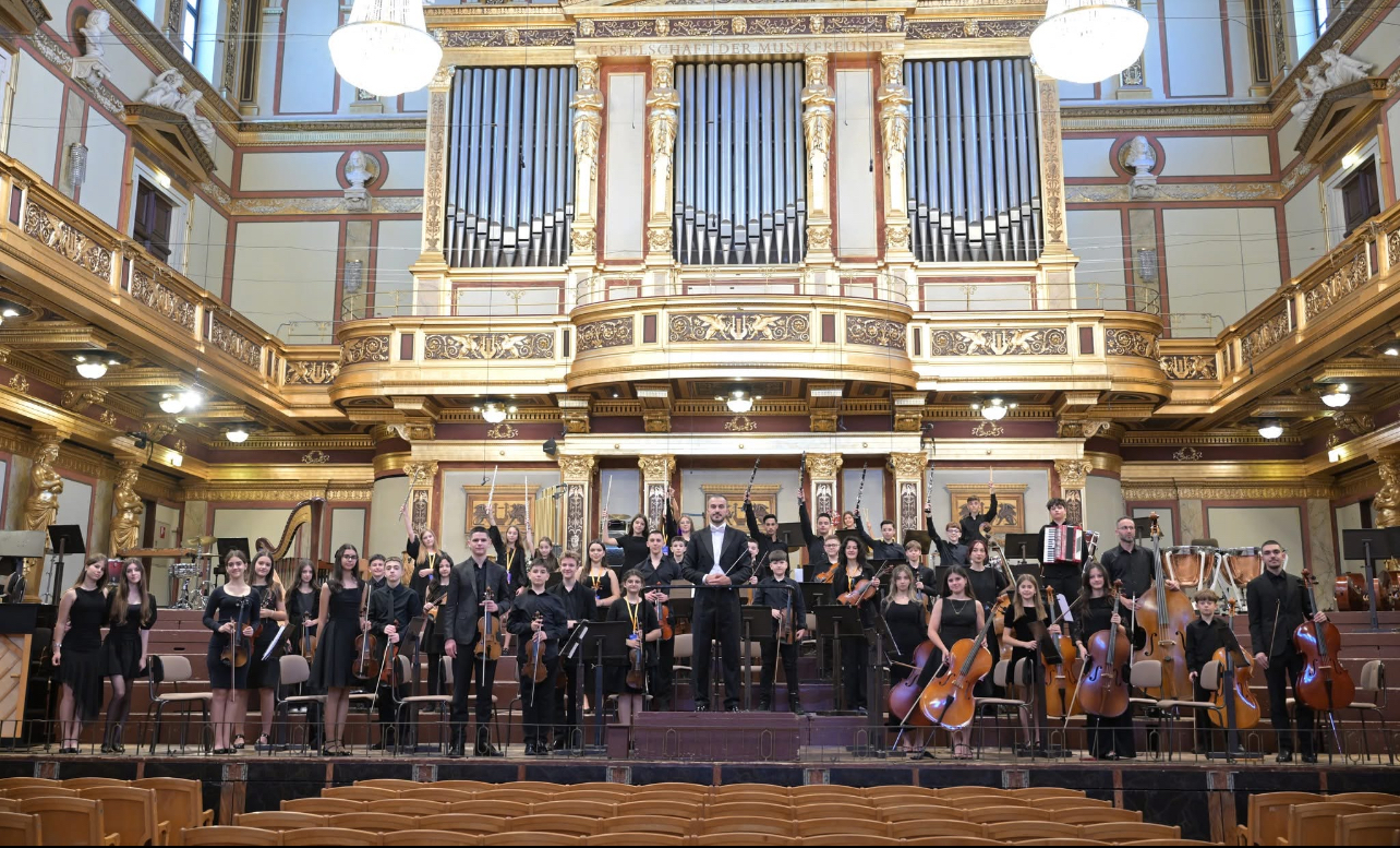 Orkestra  Amadeus  triumfon në Spanjë  fiton çmimin kryesor  Grand Prix 