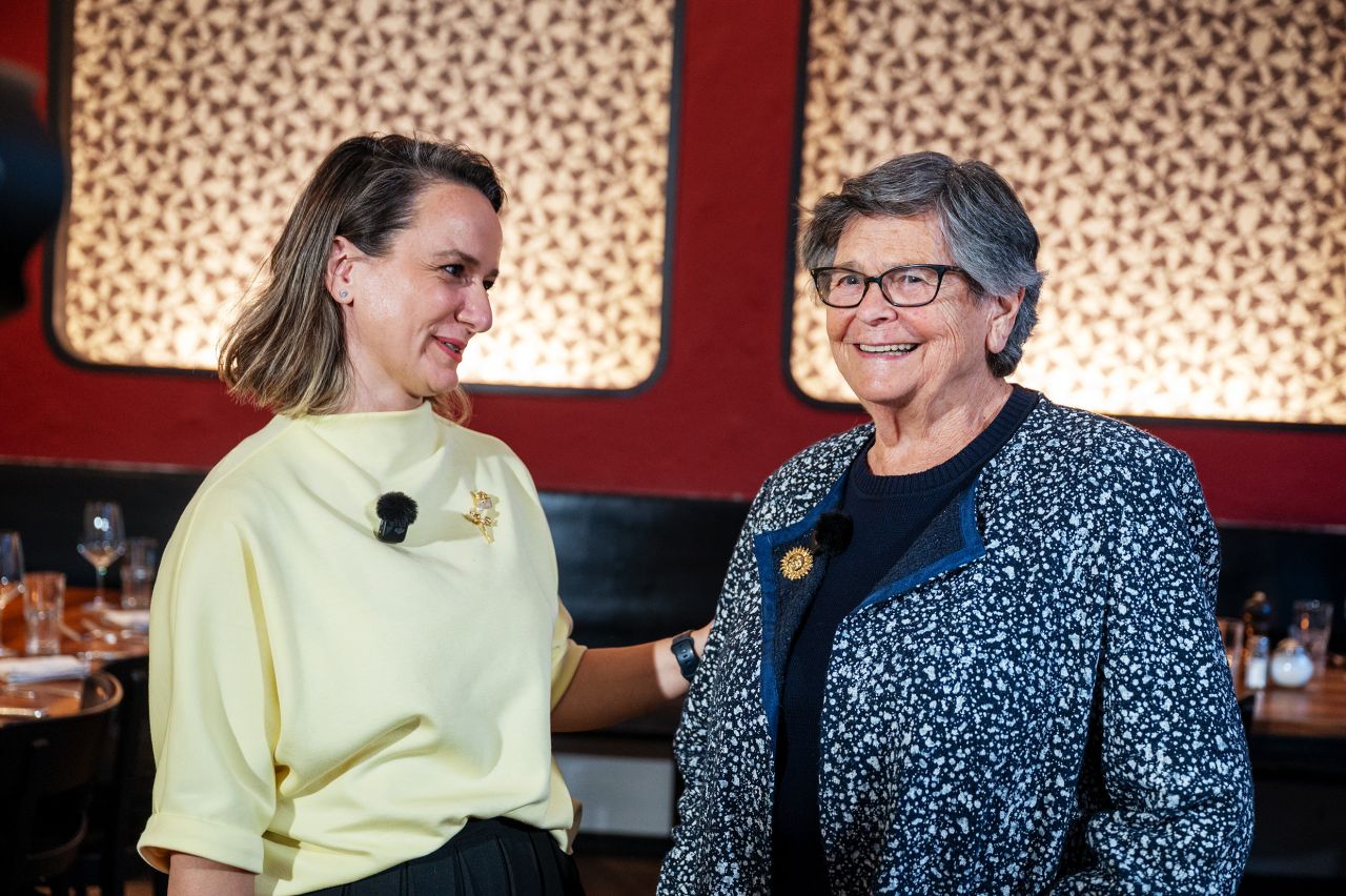 Pas 27 vjetësh  refugjatja dhe presidentja takohen sërish