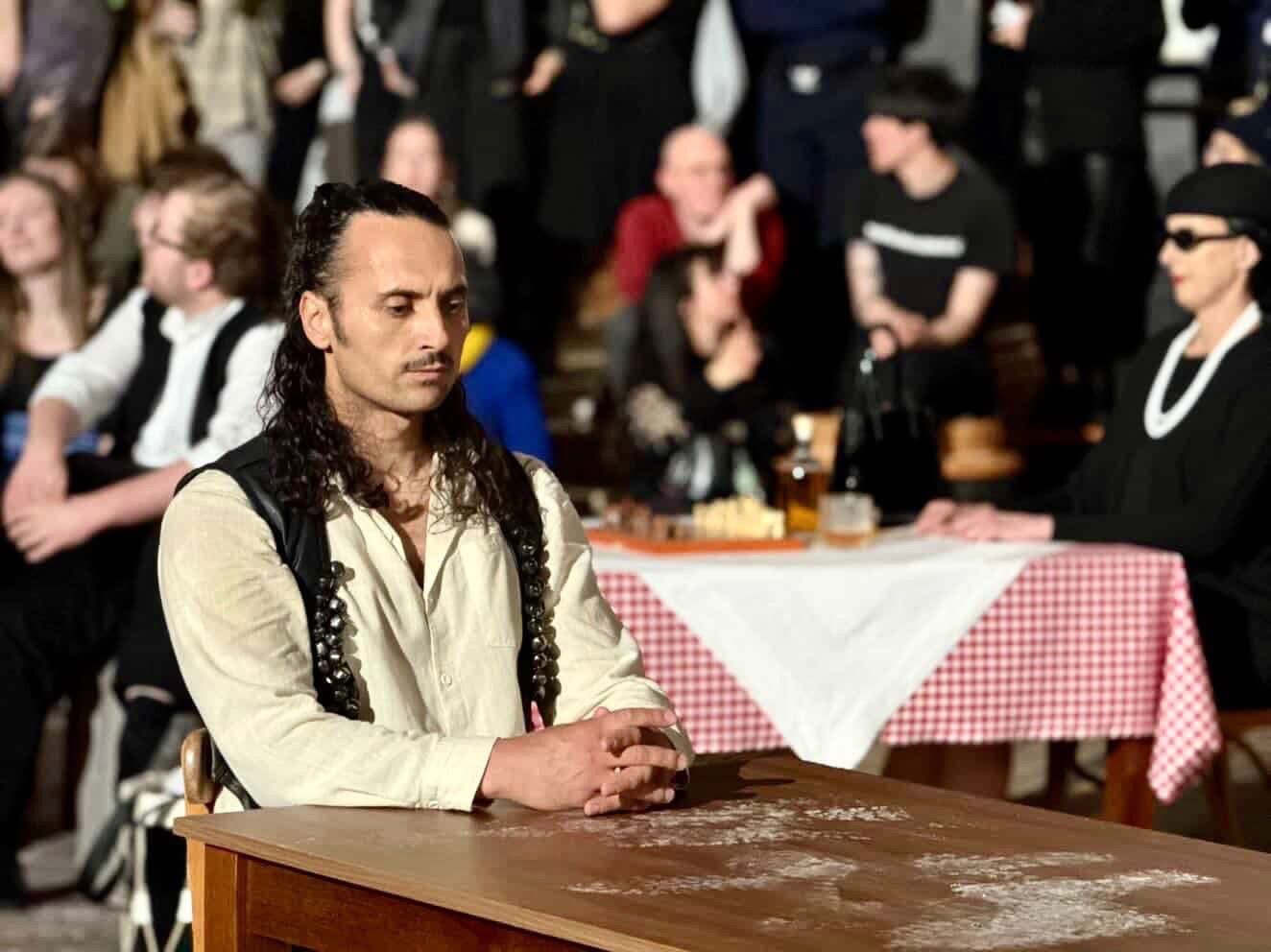 Arti shqiptar mahnit Berlinin me performancë ndërkombëtare