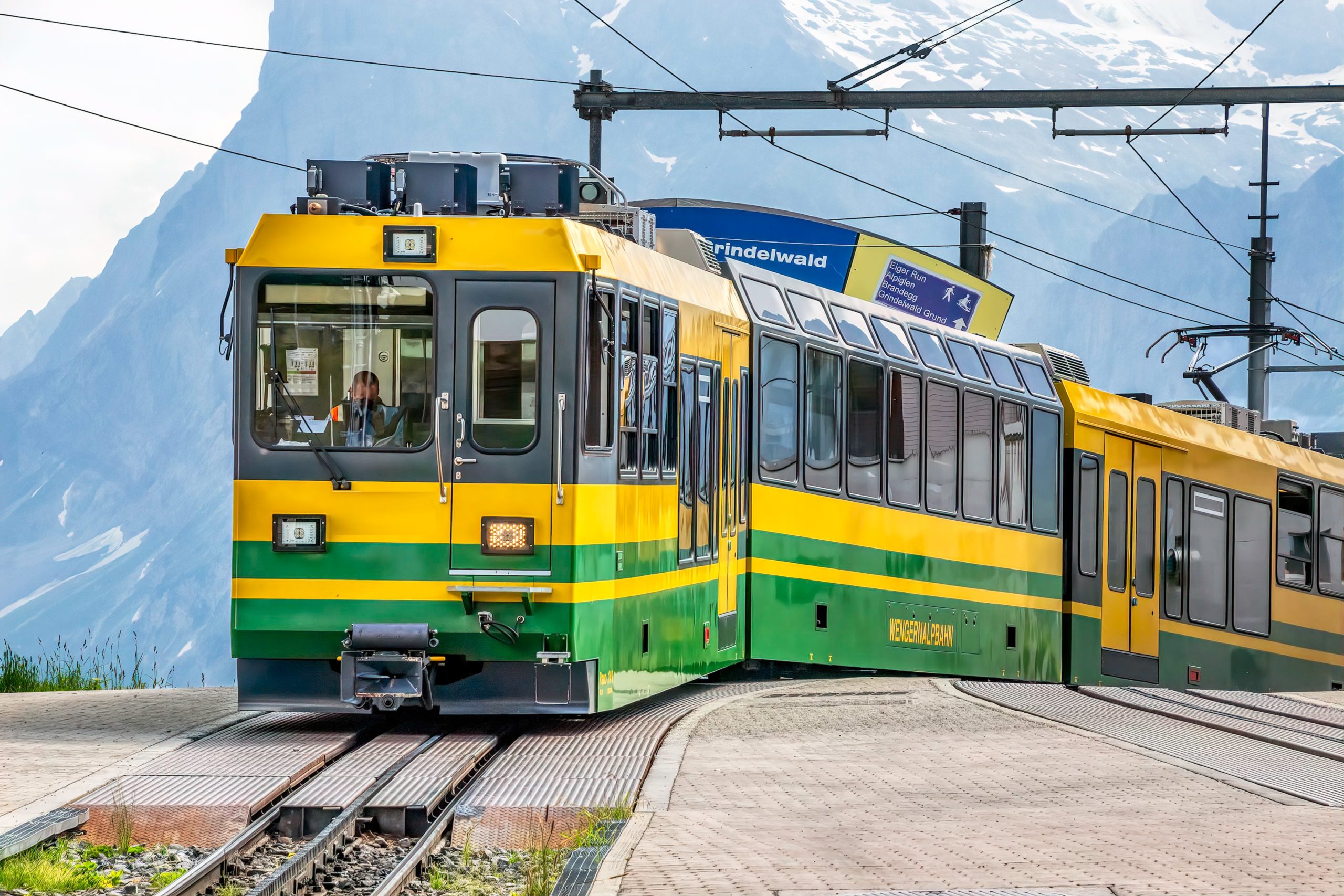  Snow train  që lidh Gjenevën me Valisin funksionon edhe gjatë verës