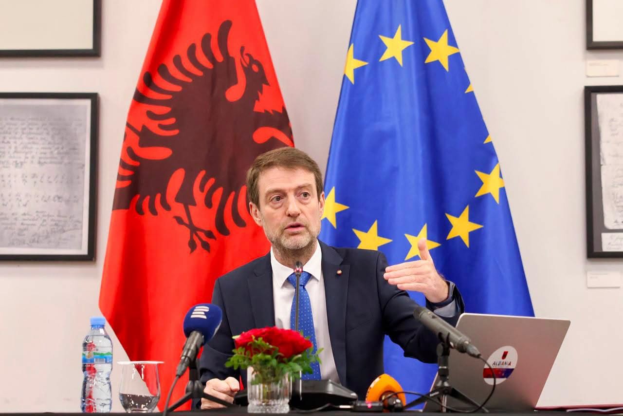 Hoxha  Shqipëria hap konsullatë në Luginë të Preshevës  Serbia në Shkodër