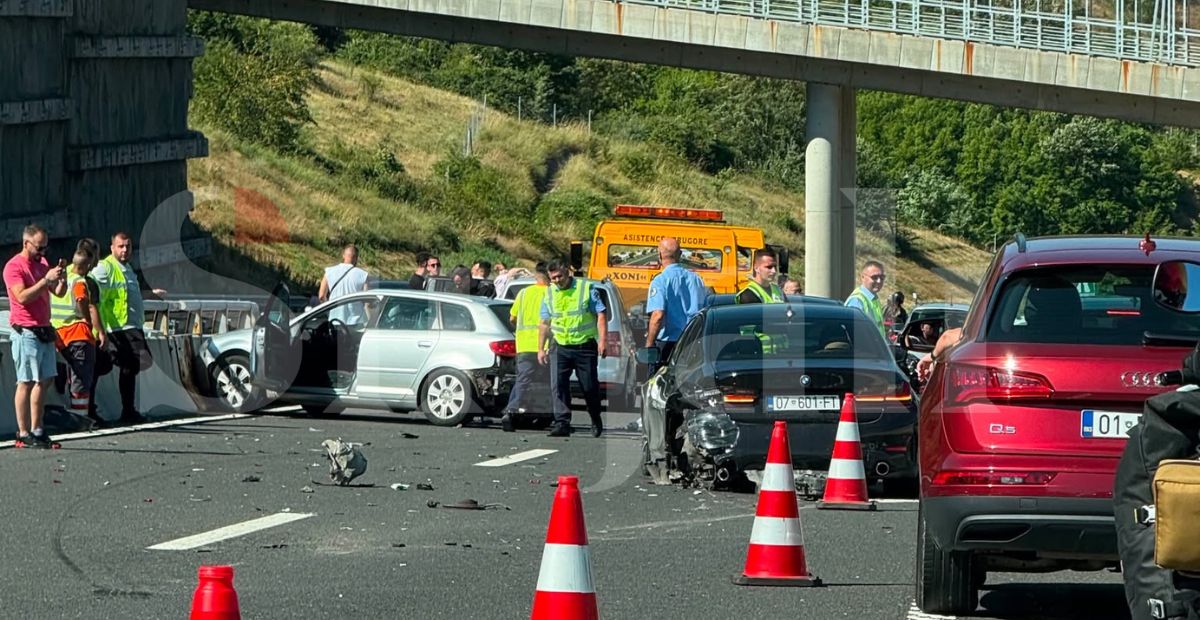 Tetë persona të lënduar në aksidentin mes gjashtë automjeteve afër pikës në Morinë