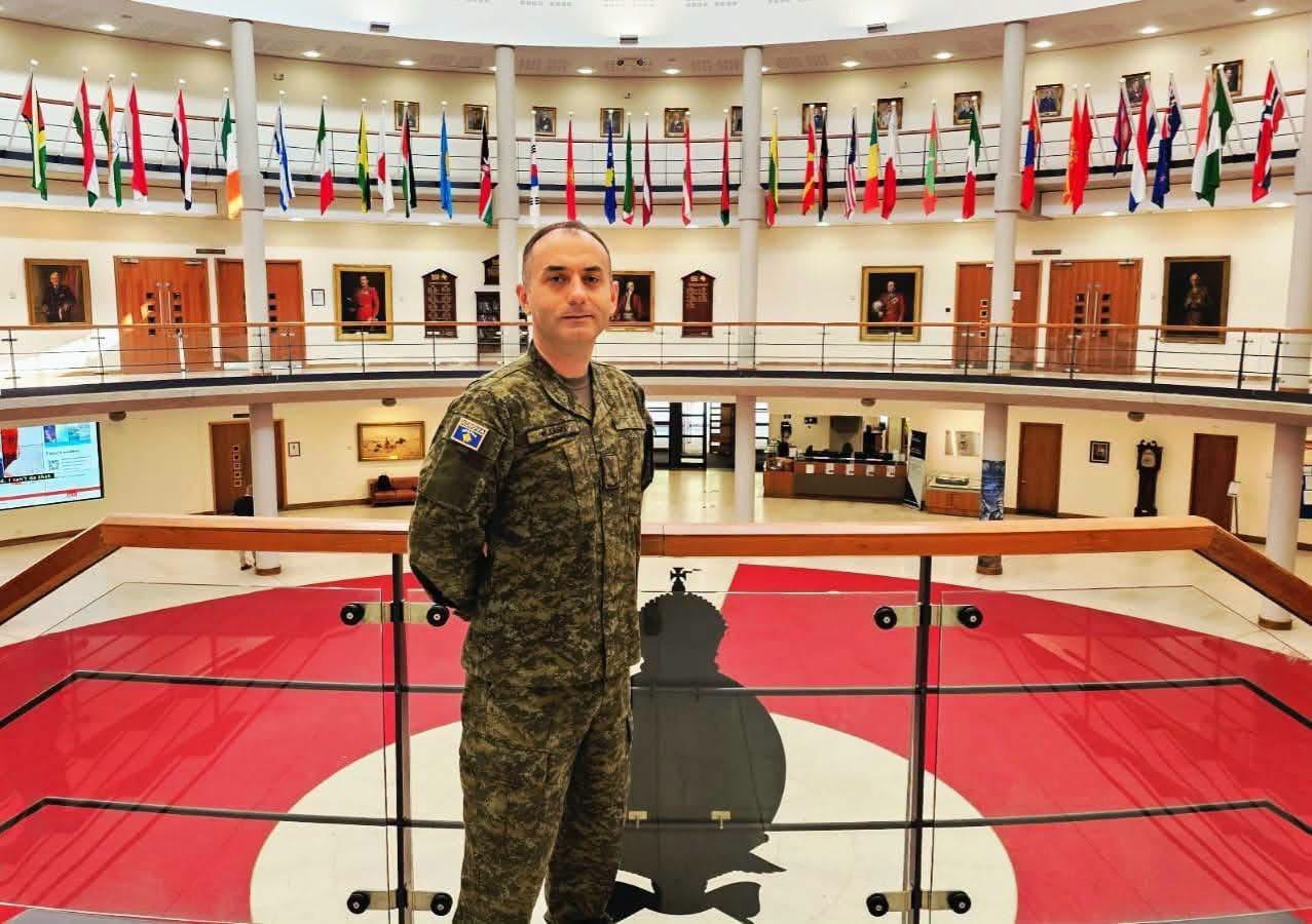 Shqiptari nga Kosova diplomon në një nga akademitë më prestigjioze ushtarake në botë