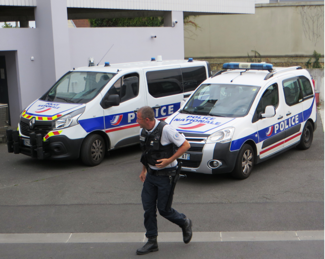 Ekstradohet nga Franca në Kosovë një person i dënuar me 4 vjet burgim për armëmbajtje pa leje