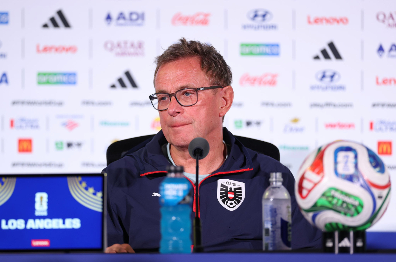 Rangnick kritikon gjendjen e fushës në  Fadil Vokrri   Është më shumë arë se fushë