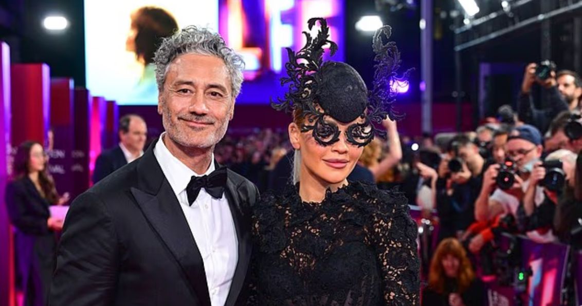 Rita Ora shkëlqen në premierën e filmit të ri të bashkëshortit në Londër