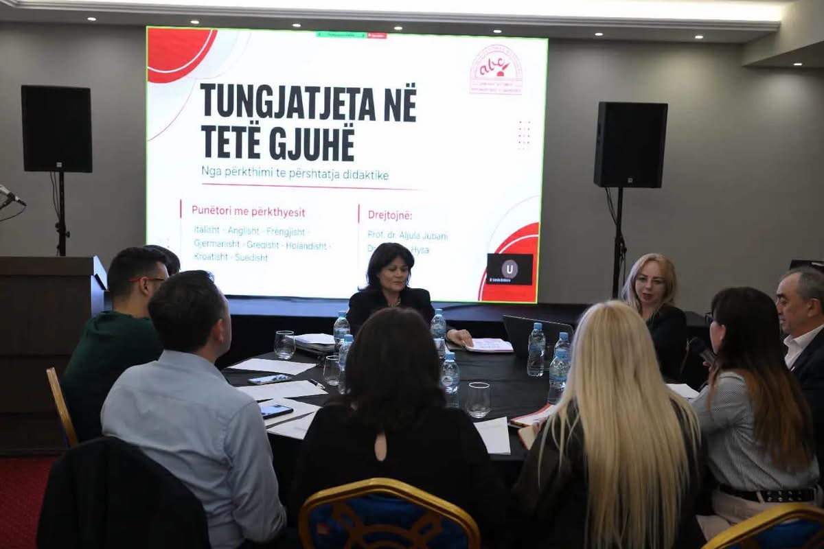 Seminari  Fjala shqipe në gjuhë të huaja   përkthyesit diskutojnë sfidat e përkthimit dhe ruajtjen e referencave kulturore