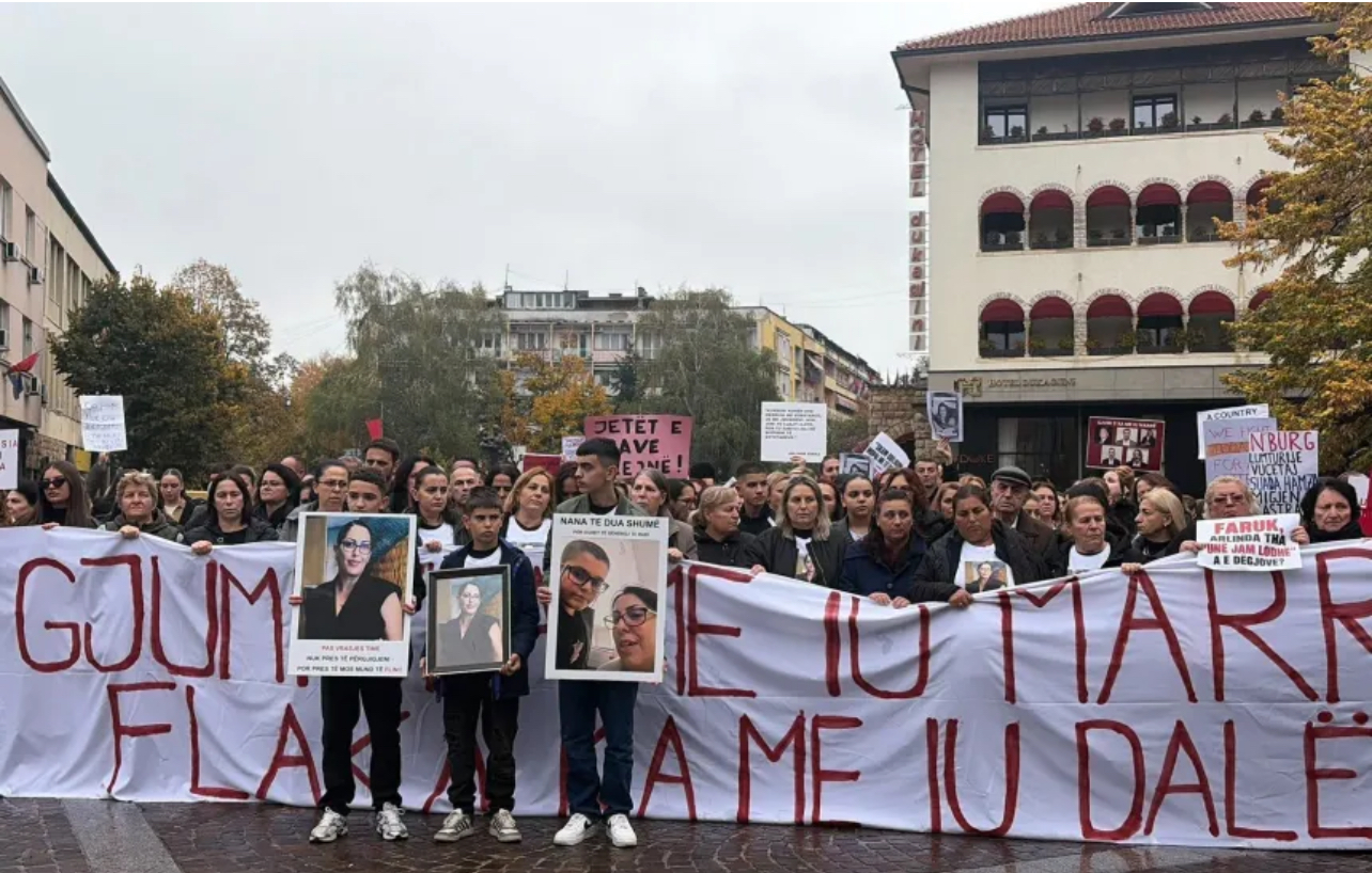 Protesta në Pejë  Mitrovicë dhe Prishtinë pas vrasjes së Arlinda Zekajt  kërkohet drejtësi
