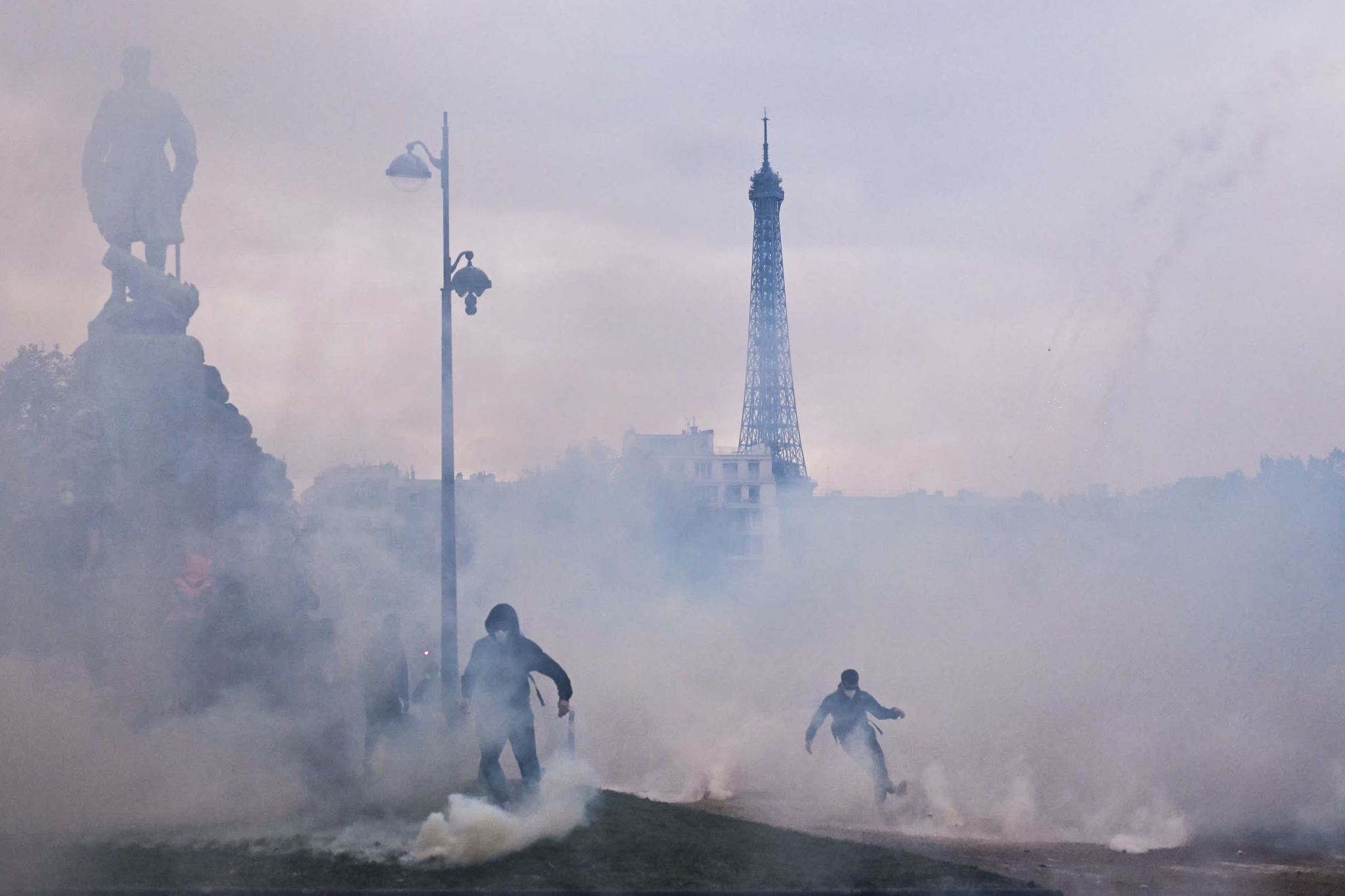 Hekurudhat zvicerane ndalojnë reklamat për Parisin pas trazirave në kryeqytetin francez