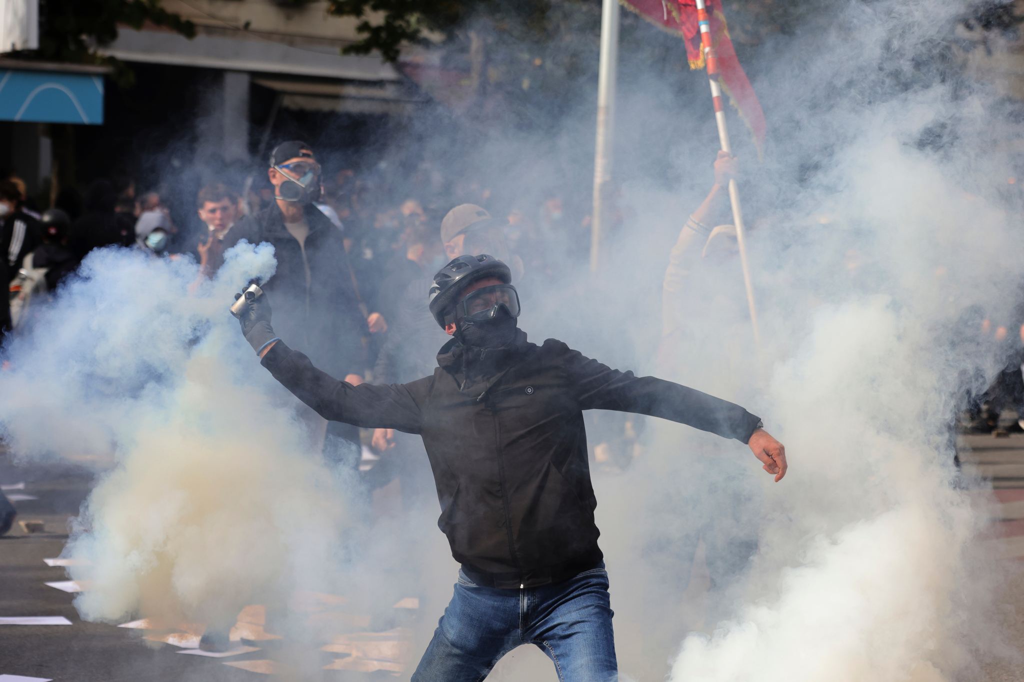 Plagoset punonjësi i Ambasadës Austriake gjatë protestave të dhunshme në Tiranë
