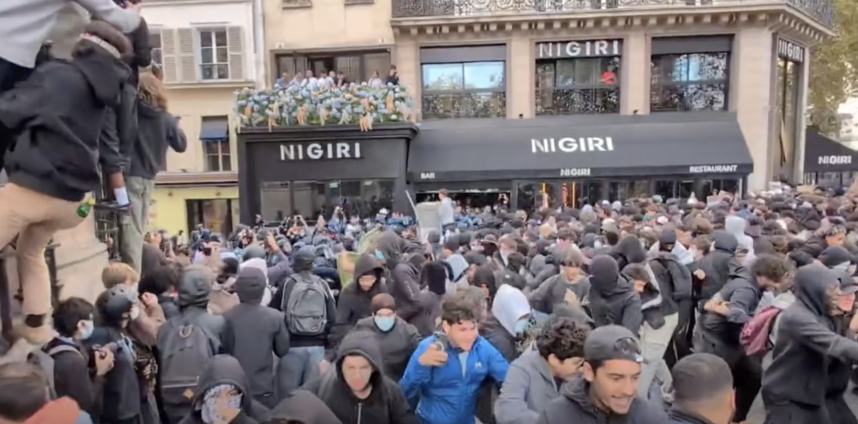 Qeveria franceze merr hapa për të qetësuar protestat  premton 3 000 mësues shtesë