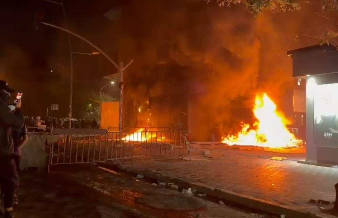 Protestat në Tiranë  14 policë të plagosur  35 persona të arrestuar